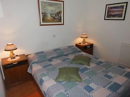 Simple apartment for 2 in Banjole