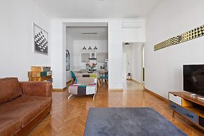 Roomy Apartment Duomo & San Babila