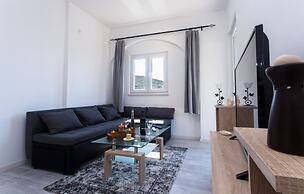 Sea View Apartments Pink & Floyd