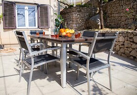 Sea View Apartments Pink & Floyd