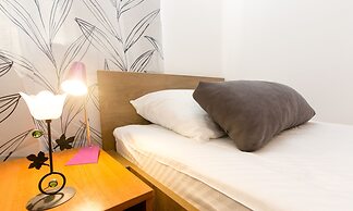 Sea View Apartments Pink & Floyd