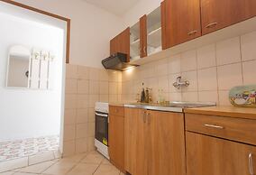 Sea View Apartments Pink & Floyd