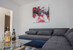 Sea View Apartments Pink & Floyd