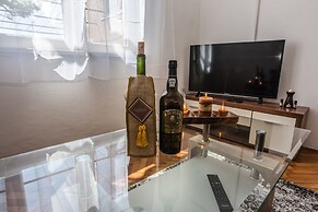 Sea View Apartments Pink & Floyd