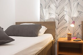 Sea View Apartments Pink & Floyd