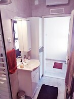 Sea View Apartments Pink & Floyd