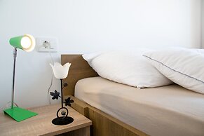 Sea View Apartments Pink & Floyd