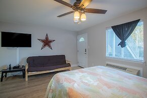 Oak Shores Studio 56