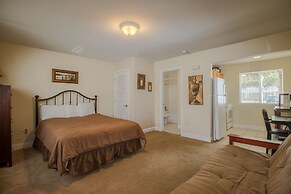 Oak Shores Studio 29