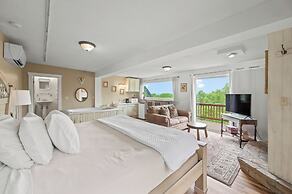 Treetop Retreat