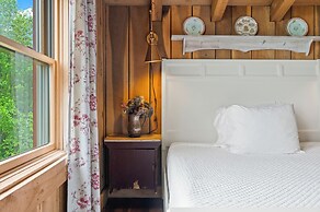 Treetop Retreat