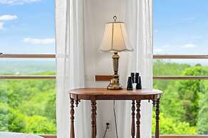 Treetop Retreat