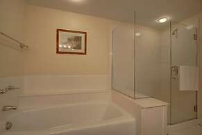 1010 Ocean Palms 103