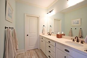 2602 Hartnett Boulevard