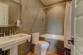 305 Carolina Boulevard