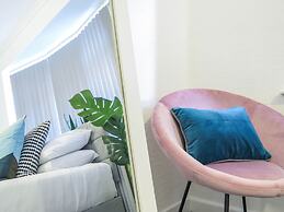 Tudors eSuites 4 Bedroom House with Garden & 9 Beds