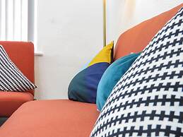 Tudors eSuites 4 Bedroom House with Garden & 9 Beds