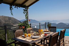 Luxury Villa With Stunning Views in Lefkada
