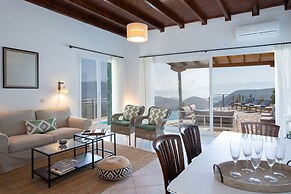 Luxury Villa With Stunning Views in Lefkada