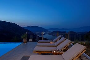 Luxury Villa With Stunning Views in Lefkada