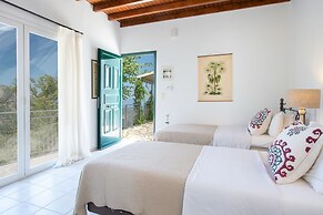 Luxury Villa With Stunning Views in Lefkada