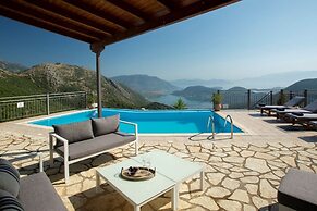 Luxury Villa With Stunning Views in Lefkada