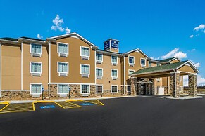 Cobblestone Hotel & Suites - Newport