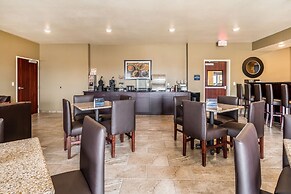 Cobblestone Hotel & Suites - Newport
