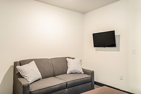 Cobblestone Hotel & Suites - Newport