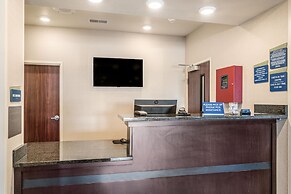 Cobblestone Hotel & Suites - Newport