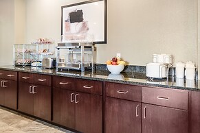 Cobblestone Hotel & Suites - Newport