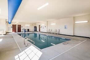 Cobblestone Hotel & Suites - Newport