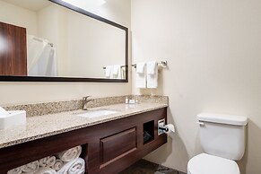 Cobblestone Hotel & Suites - Newport