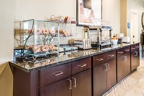 Cobblestone Hotel & Suites - Newport