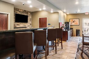 Cobblestone Hotel & Suites - Newport