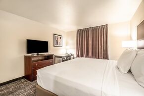 Cobblestone Hotel & Suites - Newport