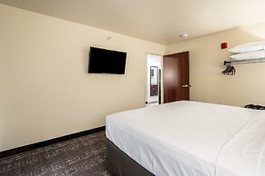 Cobblestone Hotel & Suites - Newport