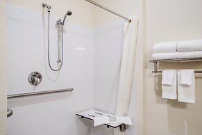 Cobblestone Hotel & Suites - Newport