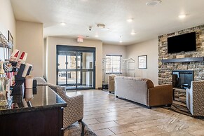 Cobblestone Hotel & Suites - Newport