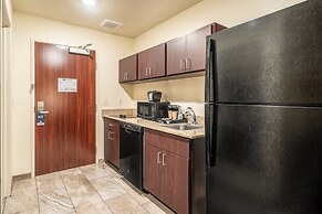 Cobblestone Hotel & Suites - Newport