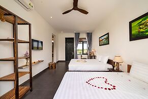 Boat House Riverside Homestay