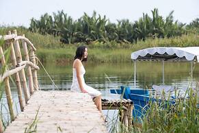 Boat House Riverside Homestay