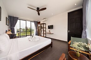 Boat House Riverside Homestay