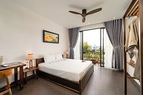 Boat House Riverside Homestay