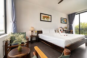 Boat House Riverside Homestay