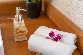 Boat House Riverside Homestay