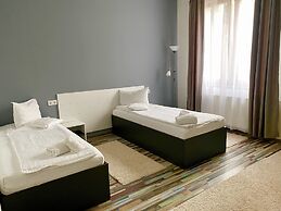 Cardinal Central Apartment