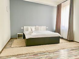 Cardinal Central Apartment