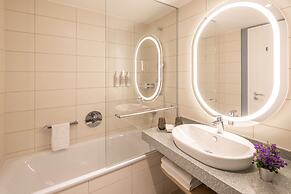 Capri by Fraser Leipzig