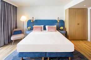 Capri by Fraser Leipzig